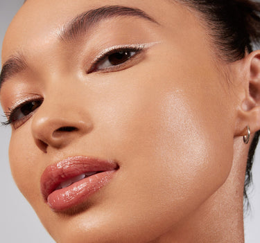 Lightform Extended Hydration Foundation {Medium 12W}